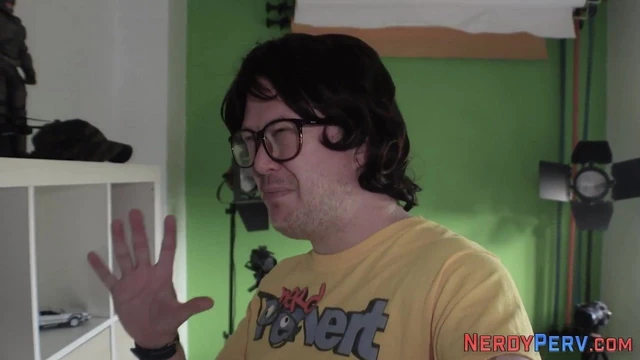 Yorkshire guy sperms Brit in glasses