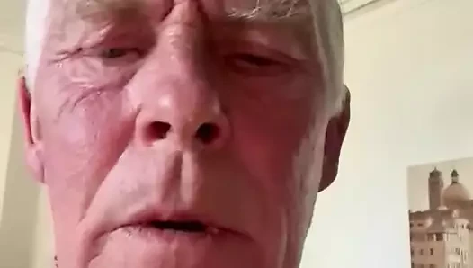 Kafese kapatılmış yarak yakın çekim