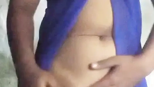 Я показала своему парню свою молодую попку в горячем платье.