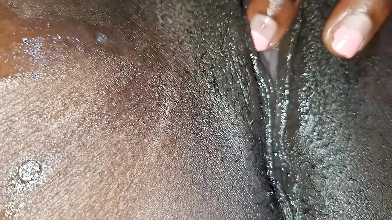 A méz azon a ponton van, ahol csúszós fehér folyadékot csöpög, gyere és kóstold meg