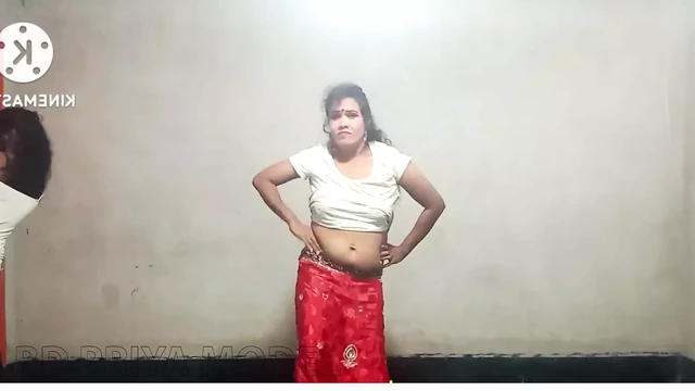 Indian hot model girl sexy dance performance in her room