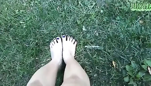 Asiatische göttinnen verehren Serie 006 nackte Füße gehen im freien Teil 1 Endlich gutes Wetter auf Wo ich bin! Ich ziehe meine läufer aus