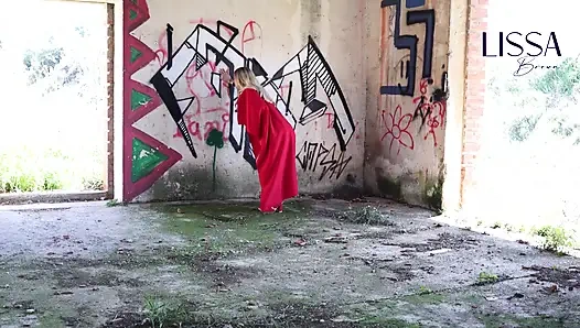 Jagd und Tricks für Supergirl wird zum harten Ficken gebracht