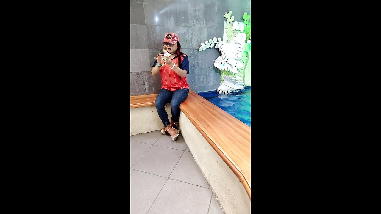 MY NEW ADVENTURE AT THE MALL. I MET A BEAUTIFUL, HOT, AND FRIENDLY LADY