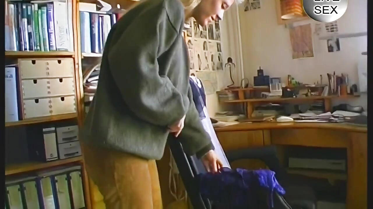 Perwersyjny orgazm fetyszowy blonde loszka w bibliotece