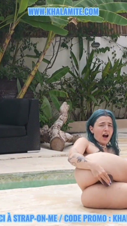 She only needs her XL Strap-on-me dildo to make herself cum - French Vlog Bali Pool KHALAMITE | Clip 1