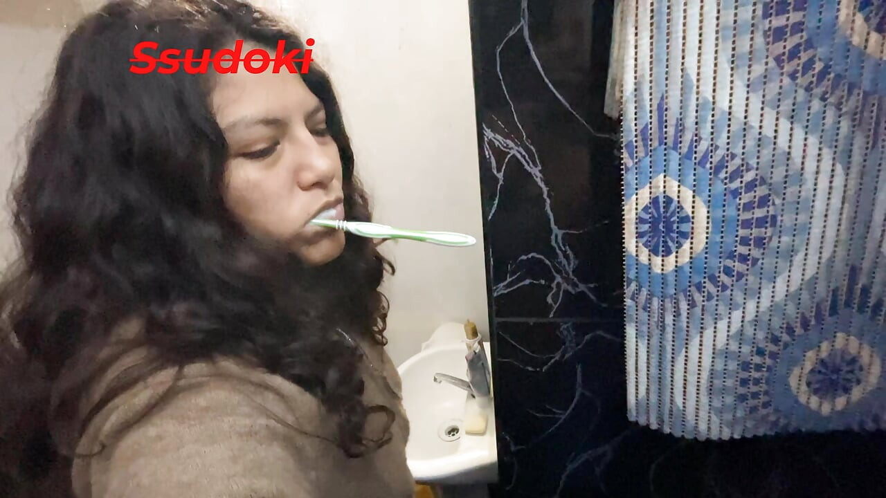 En iyi arkadaşımı evime davet ettim ve banyo yapmaya gönderdim, ağzıma sığmayacak kadar büyük bir penisi olduğunu keşfettim :3