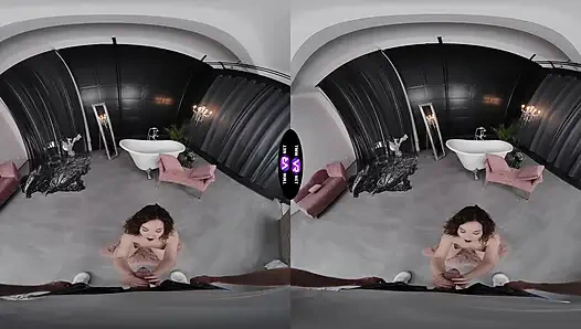 Azgın Simona Purr banyo sırası tartışmalarını tutkulu seks oyununa dönüştürüyor - teenmegaworld