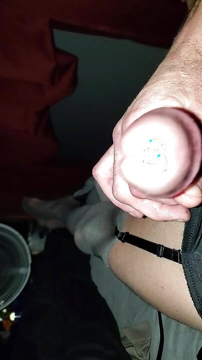 CD Michelle svršava u crnom donjem rublju