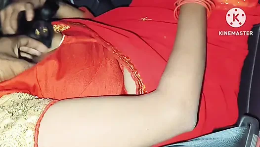 Sezon 167. Kırmızı sari giyen yenge arabada kıyafetlerini çıkarıyor ve sikişiyor