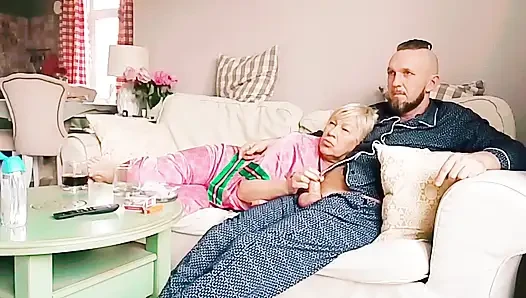 Tabu-Sex, Stiefmutter schaut Filme, und ich nehme ihren Mund