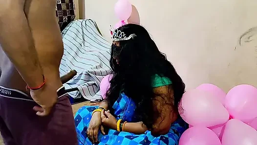 Ibu rumah tangga India pada hari ulang tahunnya