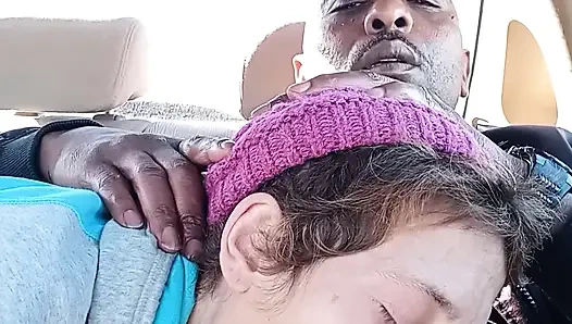 Грязная уличная шлюха пьет мою сперму на завтрак. МАМАША