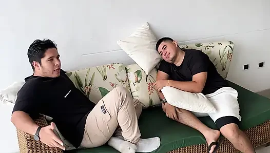 Arkadaşımın Kız Kardeşiyle Yan Odadayken Onunla Yattım
