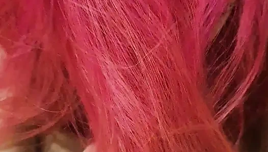 Cewek rambut becek dengan memek becek dan berantakan ini dientot habis-habisan sampai dicrot di dalam