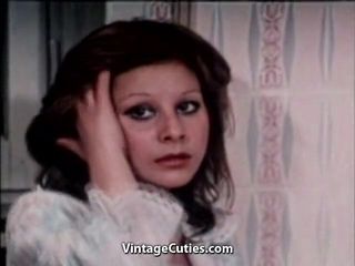 kız mastürbasyon ile bir peluş eşek (1970&#39;lerin vintage)