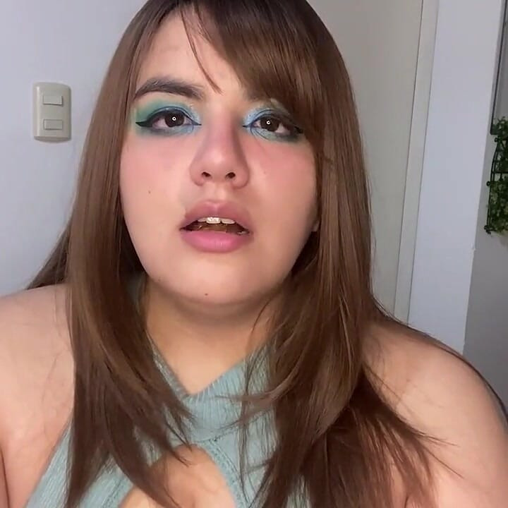 BBWがグミベアを食べる
