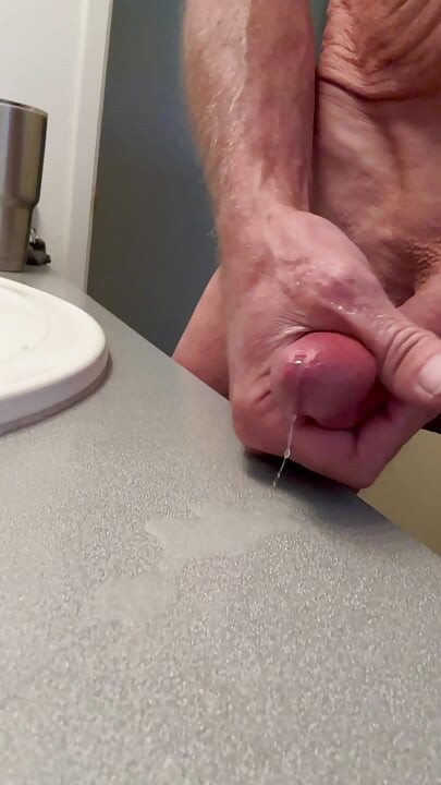 Pleasing my cock again