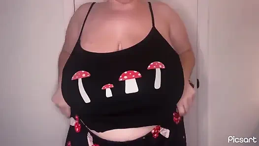 Подпрыгивание сисек и прыжки дрочки 2