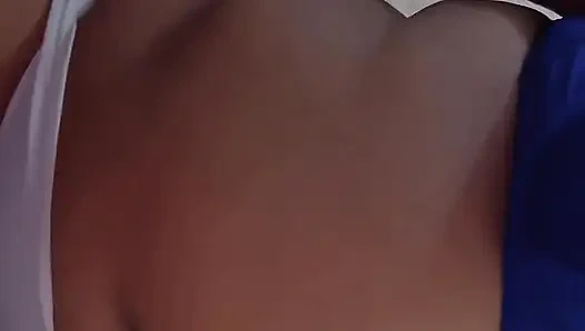 Одинокая толстушка, горячая девушка, после секса она писает в публичном туалете - волосатая большая киска