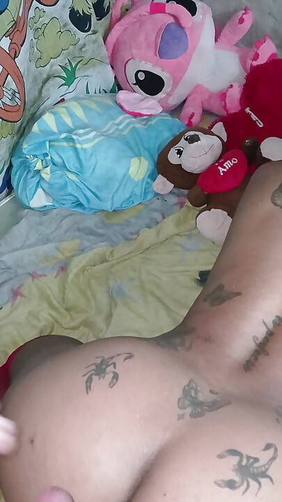 Venezuelan Trans, Big Ass with a Good Body Lets Her Cock Get Twisted, Deep Throat