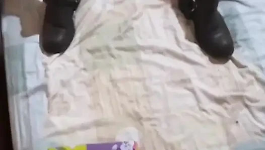 Kızıl saçlı kızın ilk kez anal tıkaçla denemesi