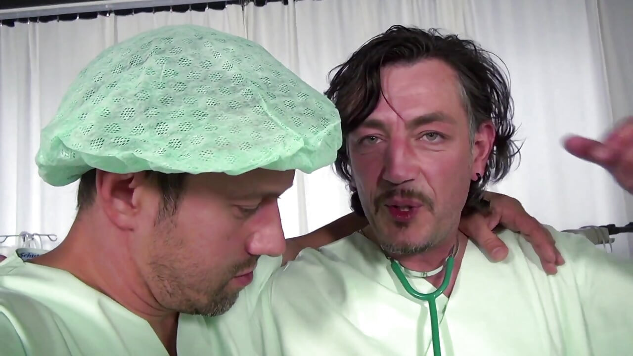 Big ass mature gets her ass smashed in threesome