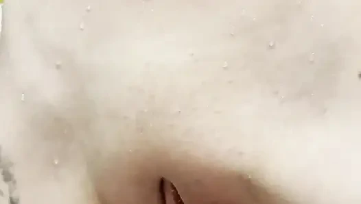 Step daddy caught me, in the bathroom while I was washing, and made my pussy cum. Karneli Bandi