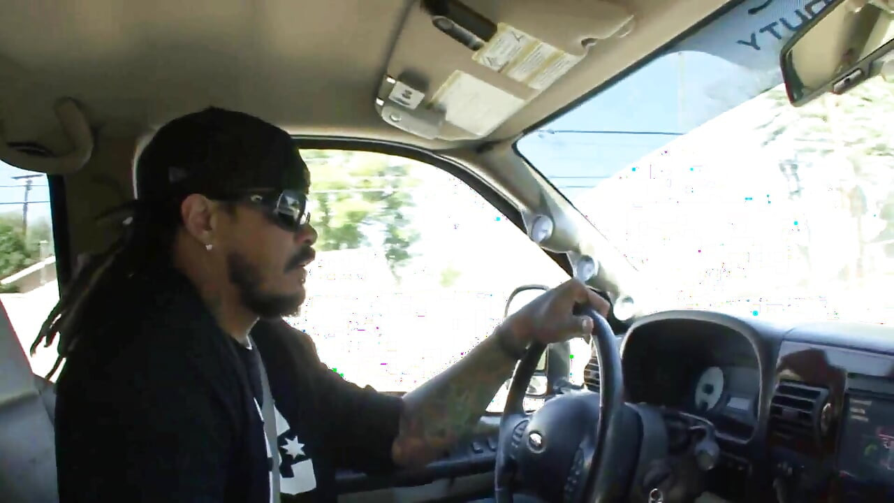 Slatka brineta jaše pravi ogroman kurac