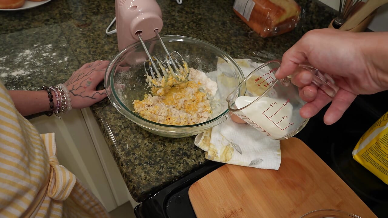 Stepsis Daisy Love Bakes & Squirts on My Dick in Kitchen Sex