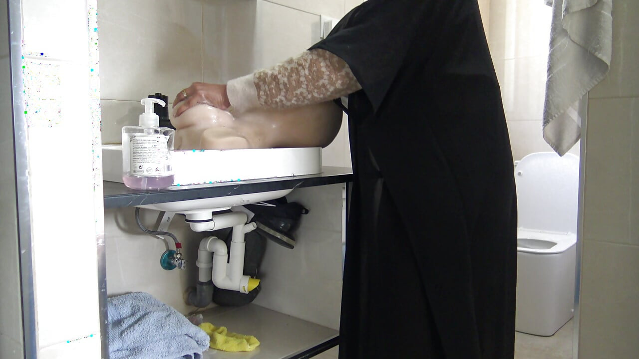 Lesbian arab milf in hijabi washing her girlfriends tight pussy