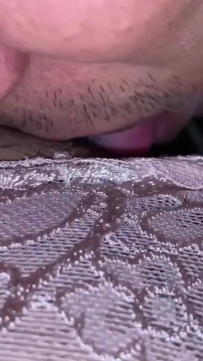 เธอรู้สึกฮอตมากเมื่อฉันเลียหีเปียกของเธอ คลิป 1