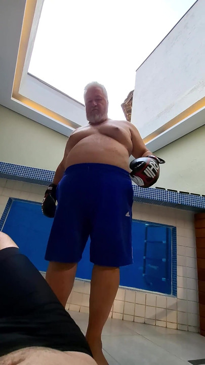 Sesi latihan boxer bos ayah tiri pov