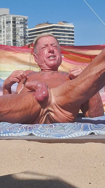 Key West oiled up using his new huge dildo at the beach