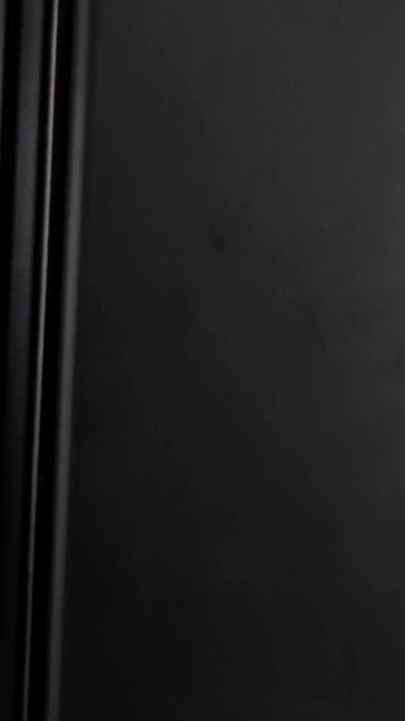 丈夫不在家时, 她总是来抢我的.