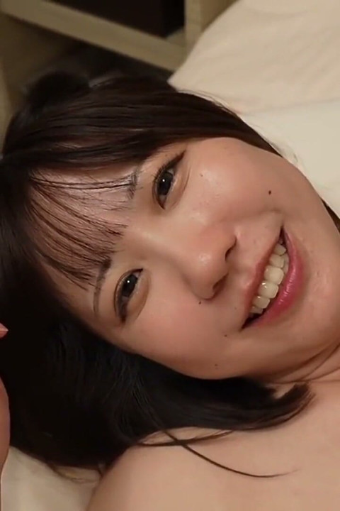 바이브레이터로 따먹히는 달콤한 사무실 아가씨를 핥는 걸 좋아해