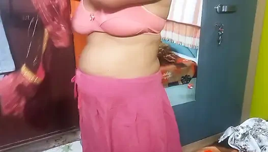 Indian bhabhi having wearing a beautiful saree.