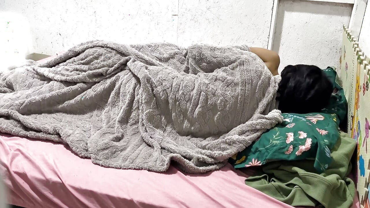 पूरा वीडियो सुखद अंत के साथ समाप्त होने वाली नींद वाली पार्टी