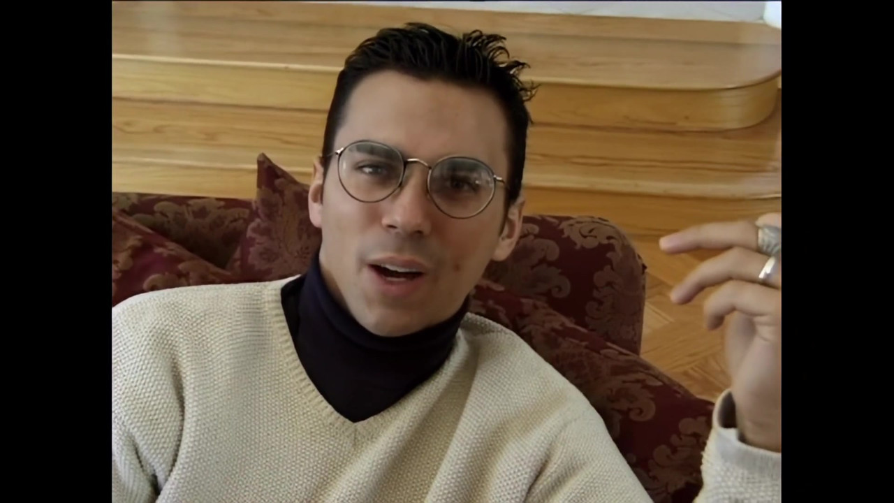 巨大なペニスを好む欲求不満なブロンド