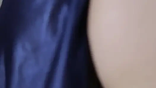 Tonton gadis-gadis berhijab Indonesia masturbasi memek basahnya