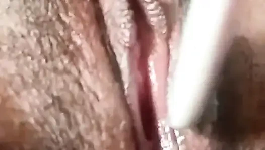 Mallu genç kız tek başına amıyla oynuyor