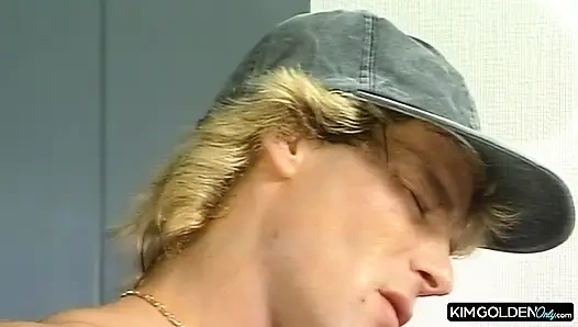 Vintage Blondine in wilder Computer-Session