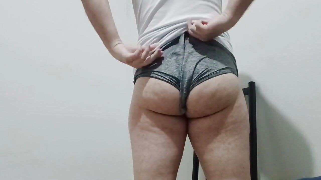 Ugly Femboy Showing Her Ass Swinging