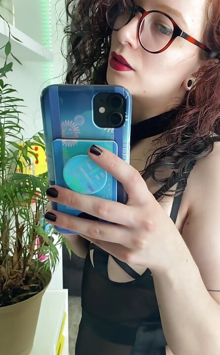 네가 내 것이 되고 싶다고 들었다. (이 란제리를 너무 세게 느끼고 있었는데, 고담.)