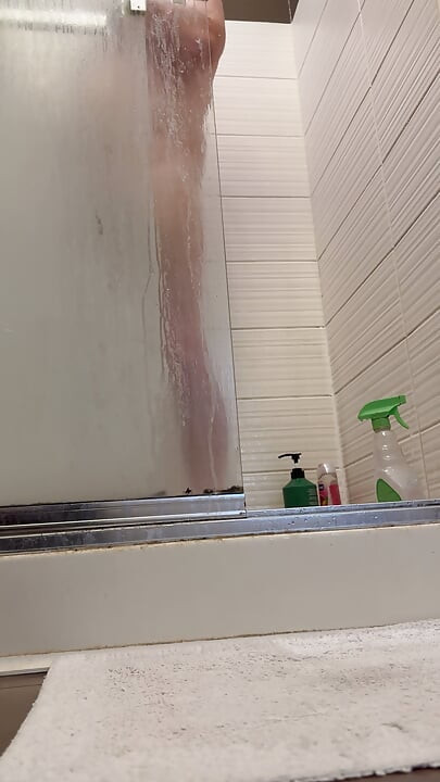 Soaping my ass and flossing my hole