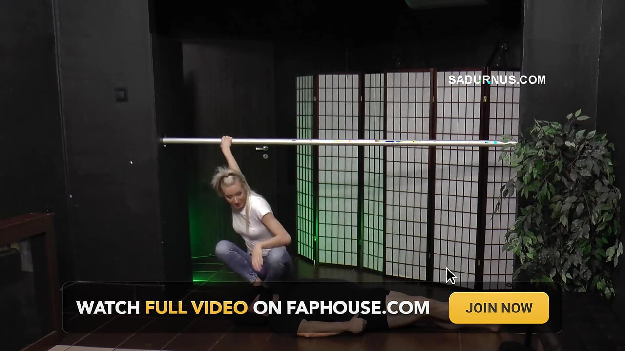 Under Mistress Ariel! Sneaker