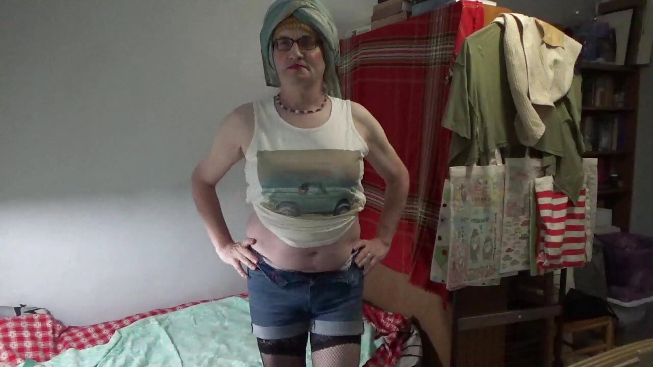 Velho ladyboy Serge Ave-Lusin. 2026jc