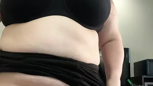 Sexy Curvy MILF Teasing You with My Body