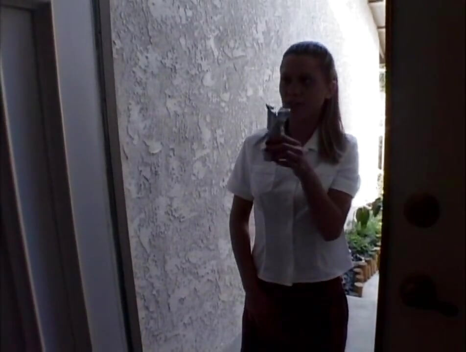 Awek kolej seksi menjilat pepek MILF blonde ditembusi dildo