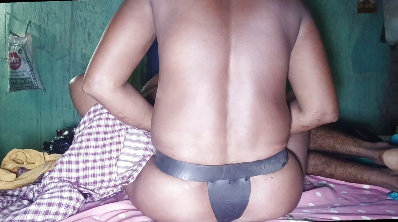 Jenta forklarer fyren hva kvinnelig dominans er (opprydding, strap-on, 2 cumshots) desi indian kapal